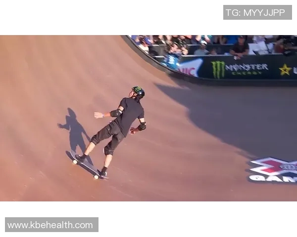 重庆滑板队在极限运动嘉年华中的默契配合与精彩表现点评